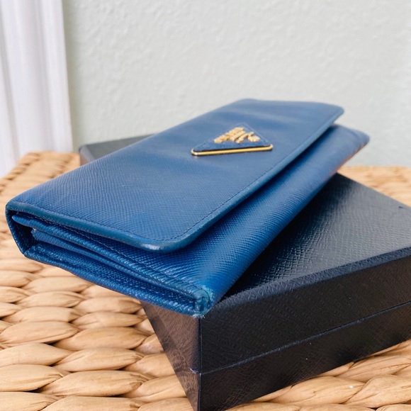 Authentic Prada Saffiano leather flap wallet - Picture 9 of 10